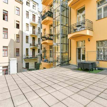 Stunning Charles Bridge Apartment Praga Esterno foto
