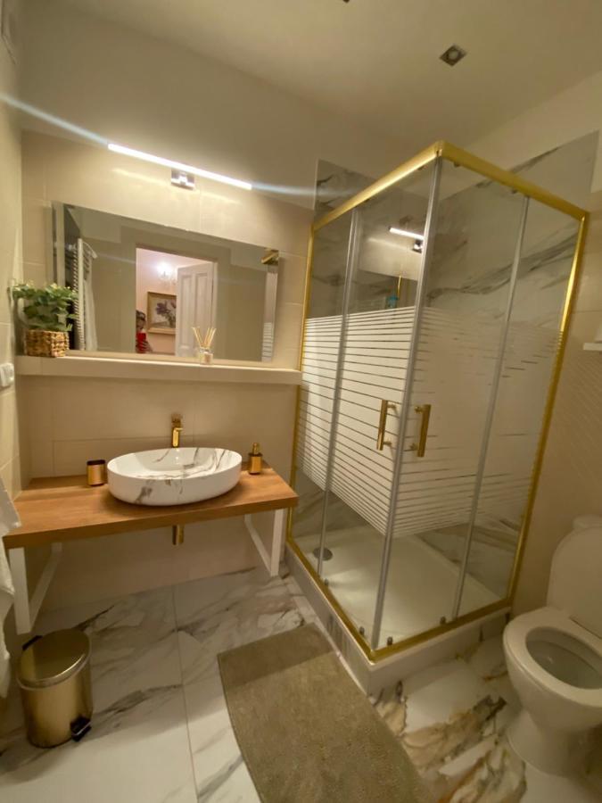 Stunning Charles Bridge Apartment Praga Esterno foto