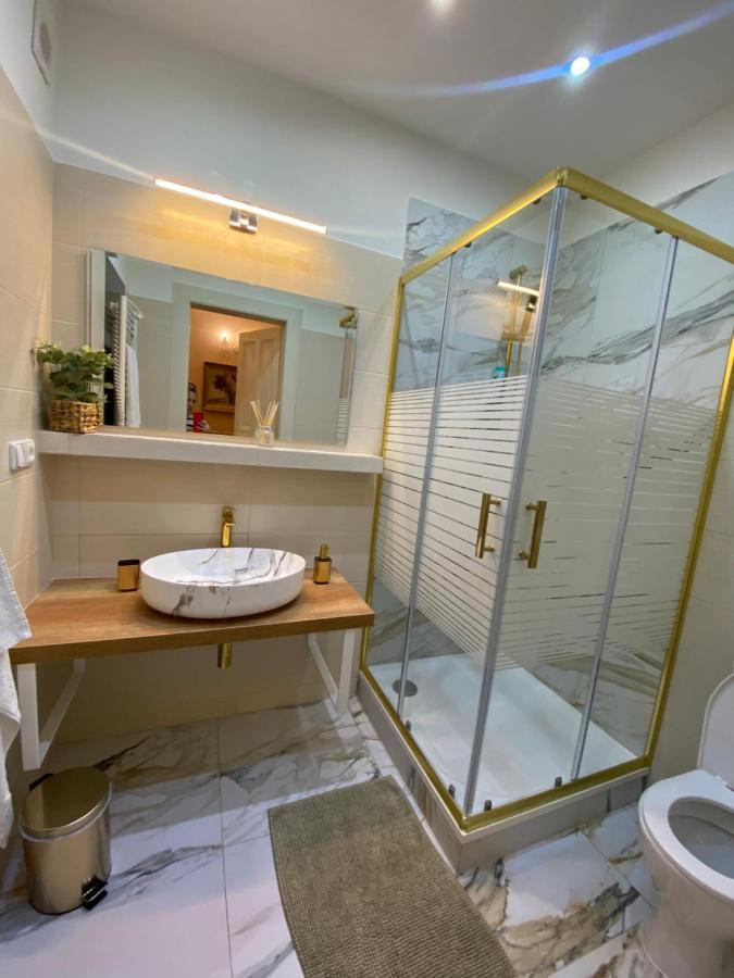 Stunning Charles Bridge Apartment Praga Esterno foto