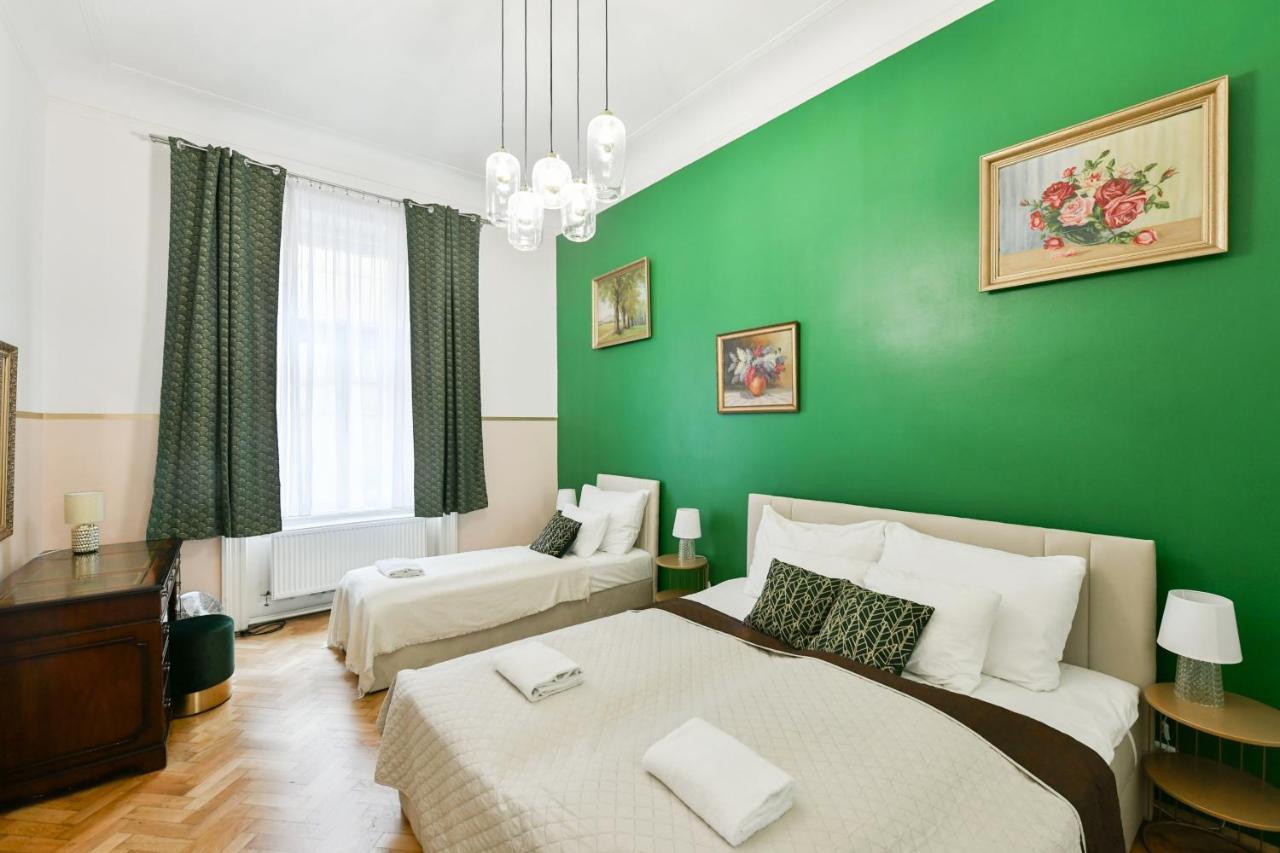 Stunning Charles Bridge Apartment Praga Esterno foto