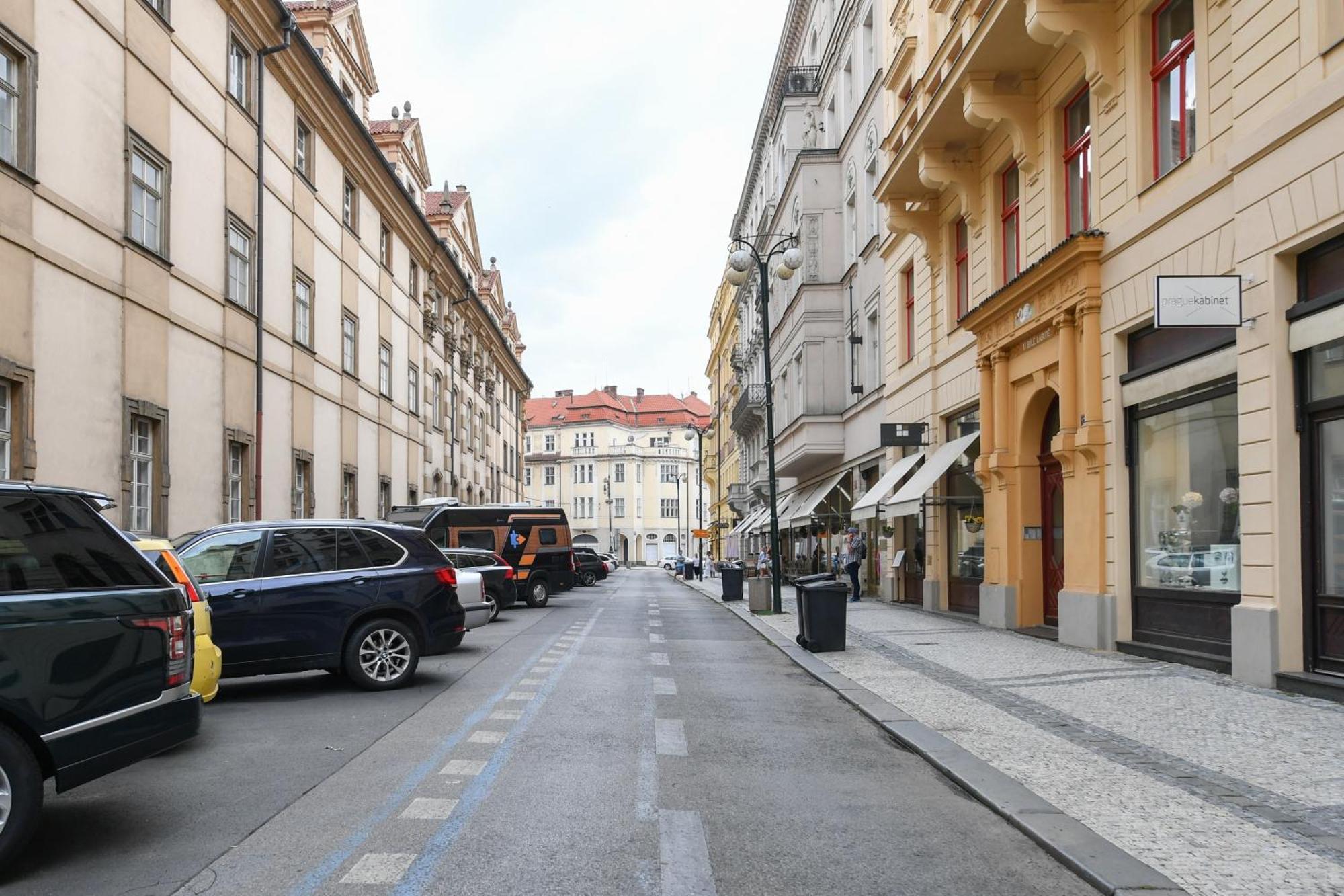 Stunning Charles Bridge Apartment Praga Esterno foto
