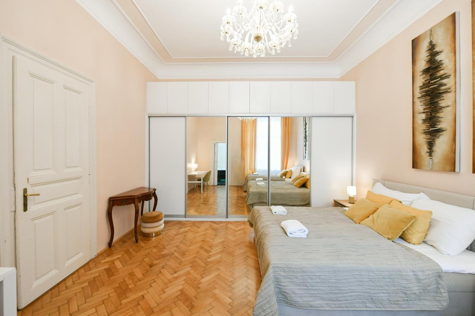 Stunning Charles Bridge Apartment Praga Esterno foto