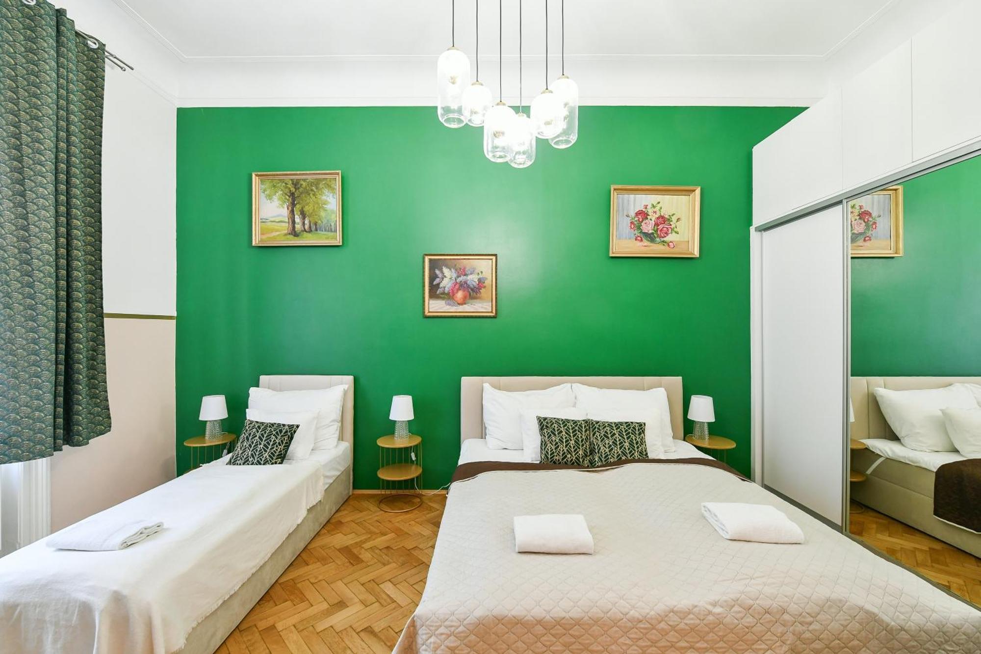 Stunning Charles Bridge Apartment Praga Esterno foto
