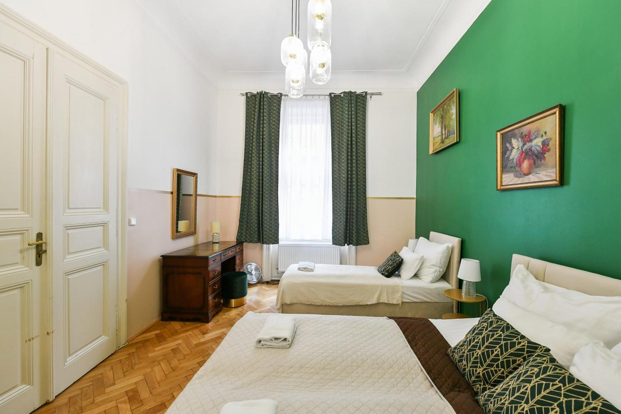 Stunning Charles Bridge Apartment Praga Esterno foto