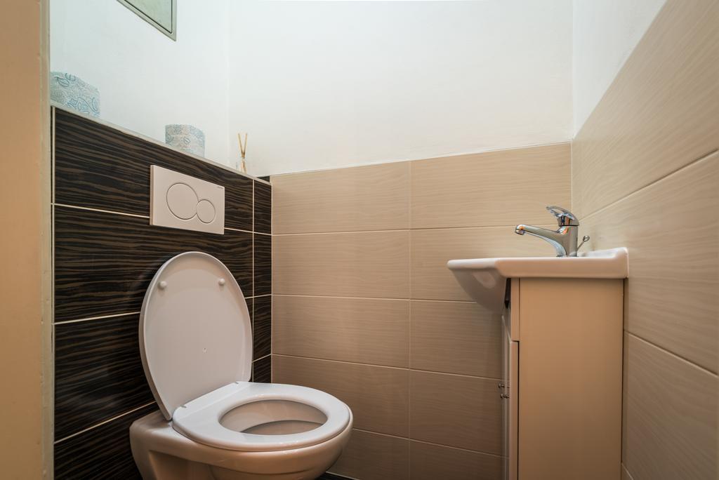 Stunning Charles Bridge Apartment Praga Esterno foto