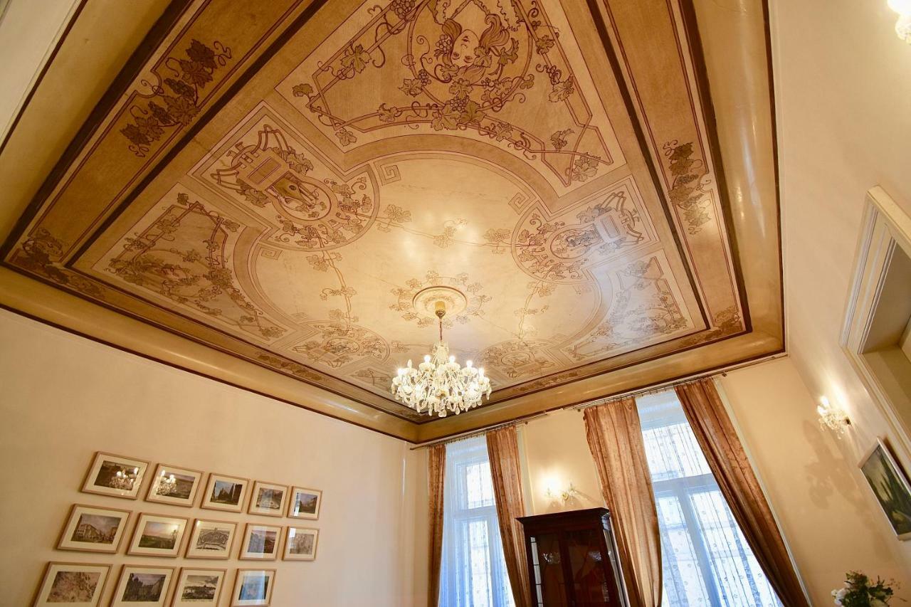 Stunning Charles Bridge Apartment Praga Esterno foto